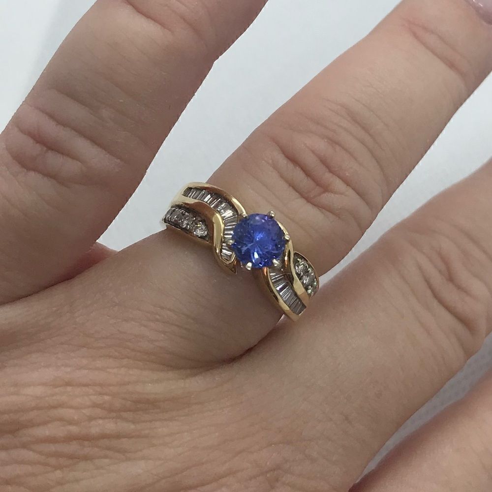 Genuine 14kt yellow gold diamond and tanzanite ring size 8